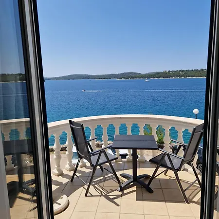 게스트하우스 Nina 3*